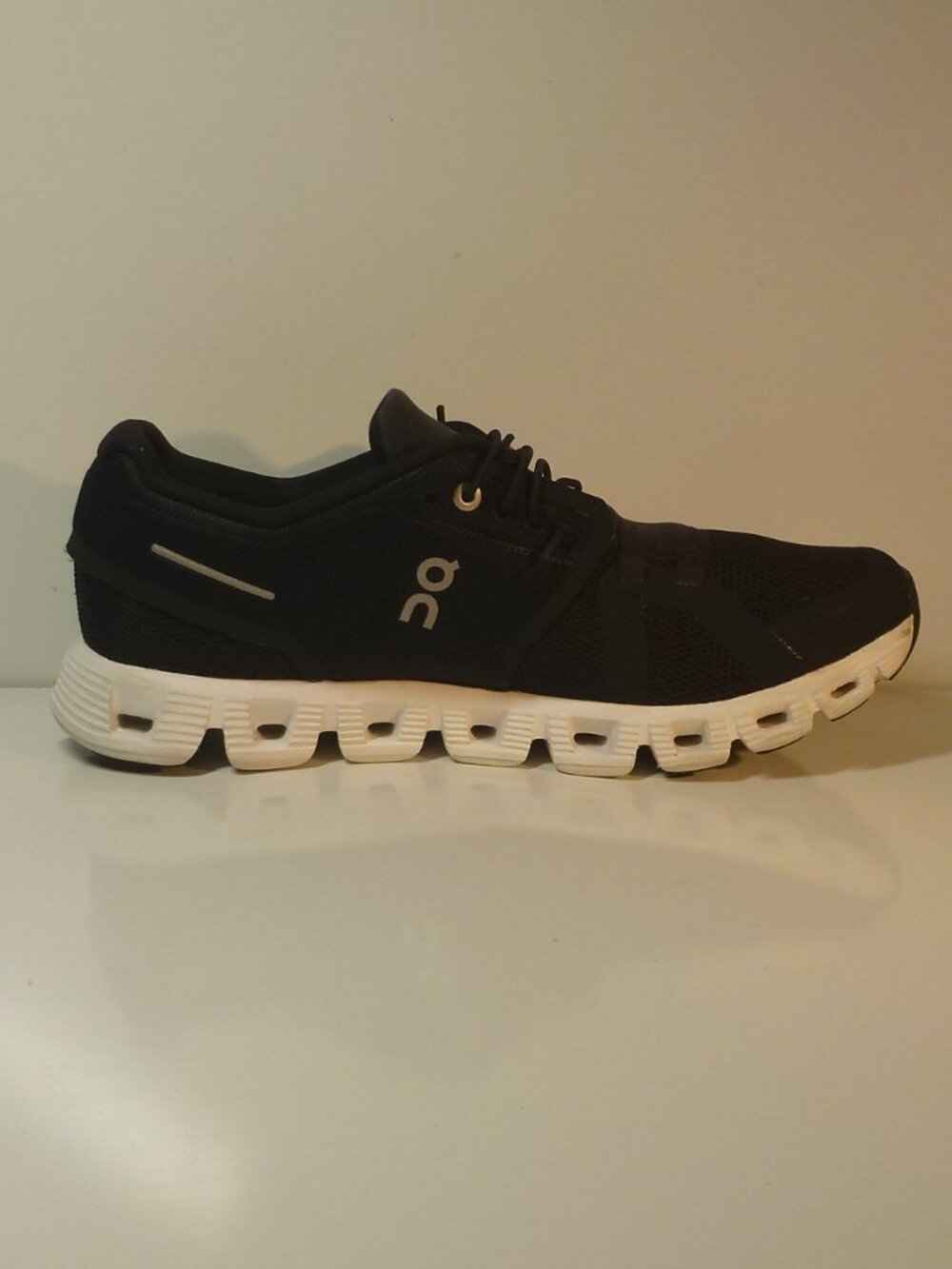 On Cloud 5 Running Shoes Black White Women's Size 8.5 - Picture 6 of 11